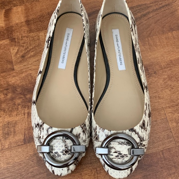 DVF Snakeskin Flats - Picture 6 of 10